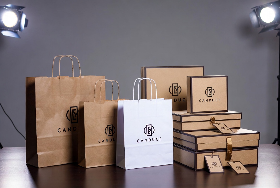 Custom Paper Shopping Bags And Gift Boxes Display